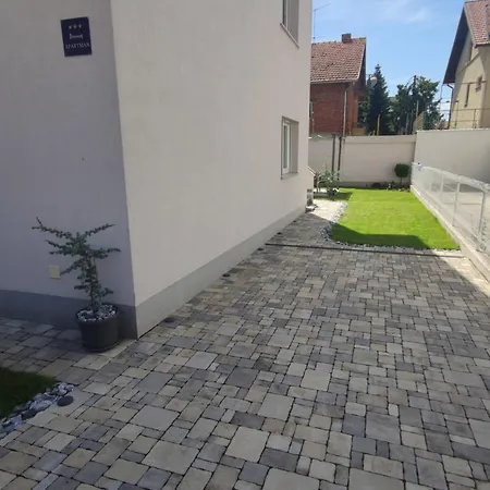 Lumani With Free Parking Apartment *